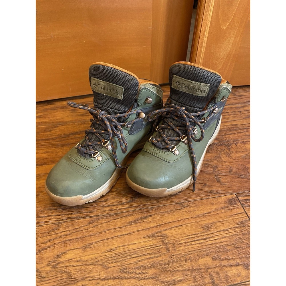 Columbia Women's Newton Ridge Green Waterproof Hiking Boots Size 9